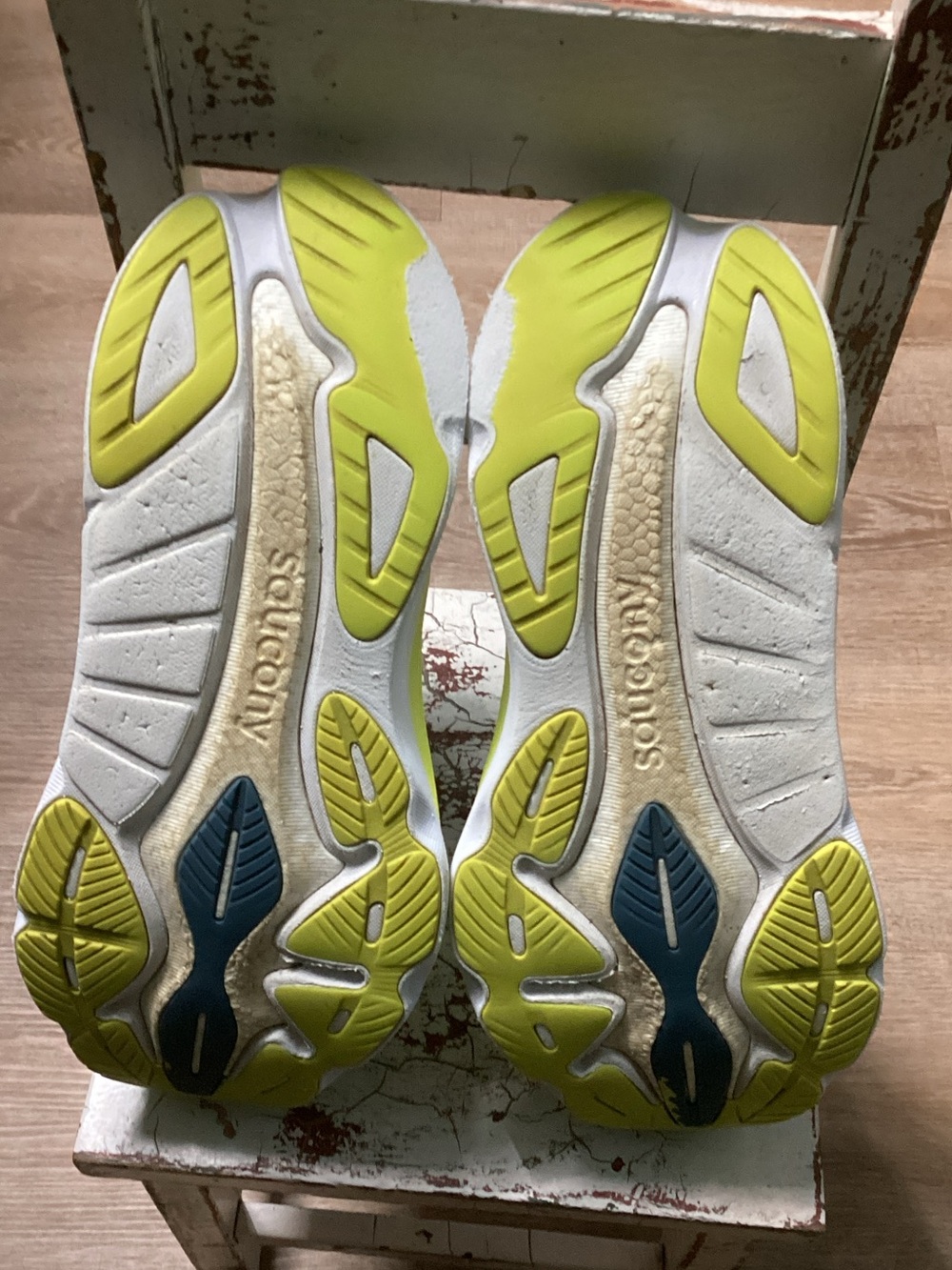 Saucony Women's Mint Green Running Shoes with Neon Yellow Accents US 9 EUR 40.5 - Picture 9 of 9